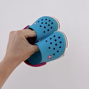 Crocs C 4/5 bright blue and pink fits 18-24 months